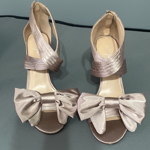 Jacqueline Ferrar Taupe Fabric Heel - Picture 8 of 15